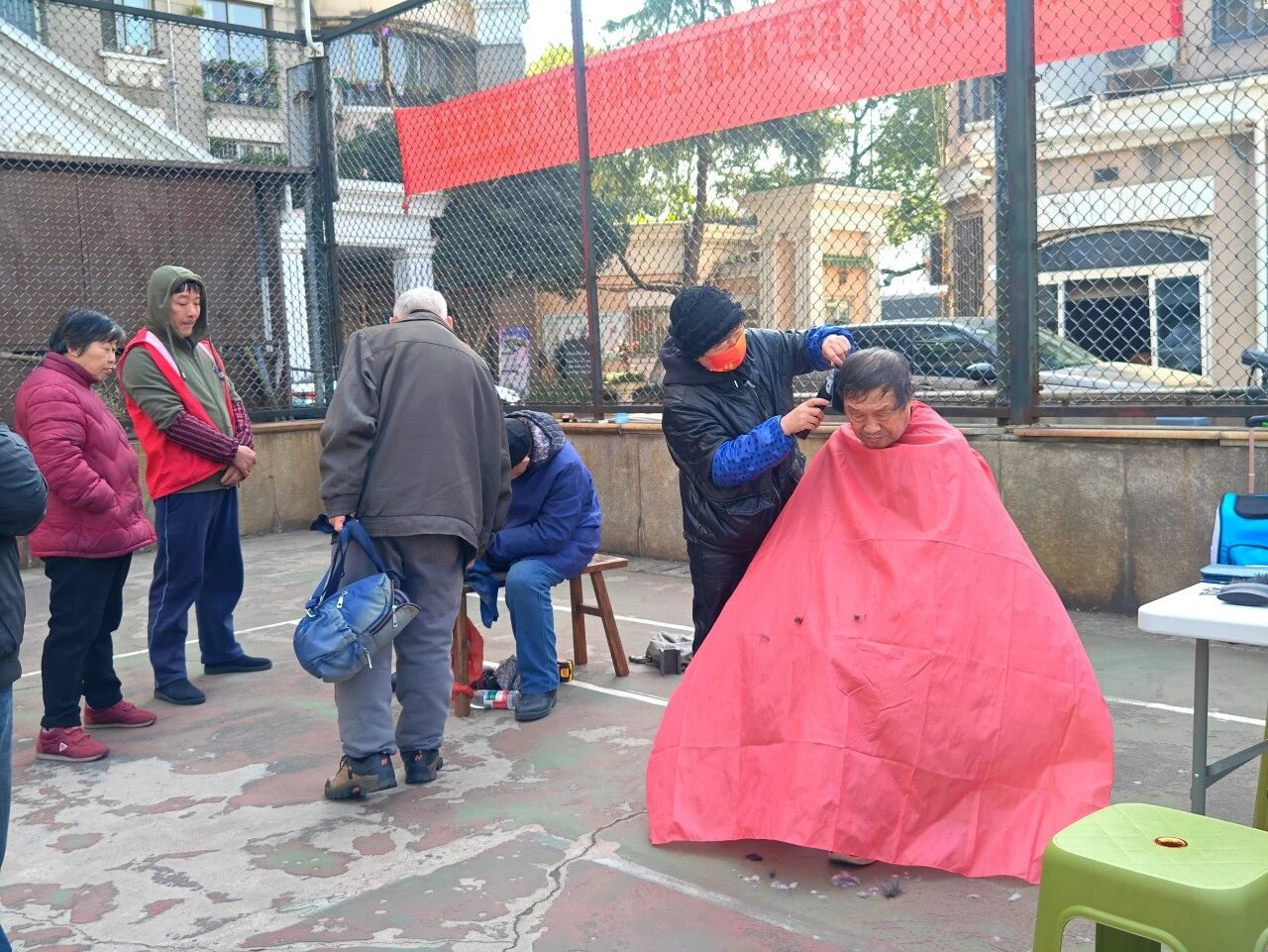 情暖三月学雷锋 志愿服务践初心丨浙江省清洗保洁行业协会开展学雷锋便民志愿服务活动